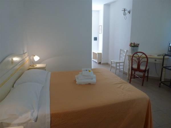 

Milano - Tanaunella - Hotel Donatella