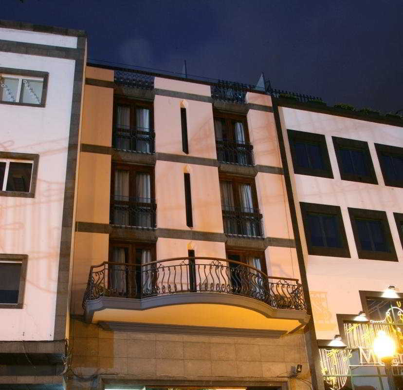 

Bologna - Câmara de Lobos - Hotel Catedral