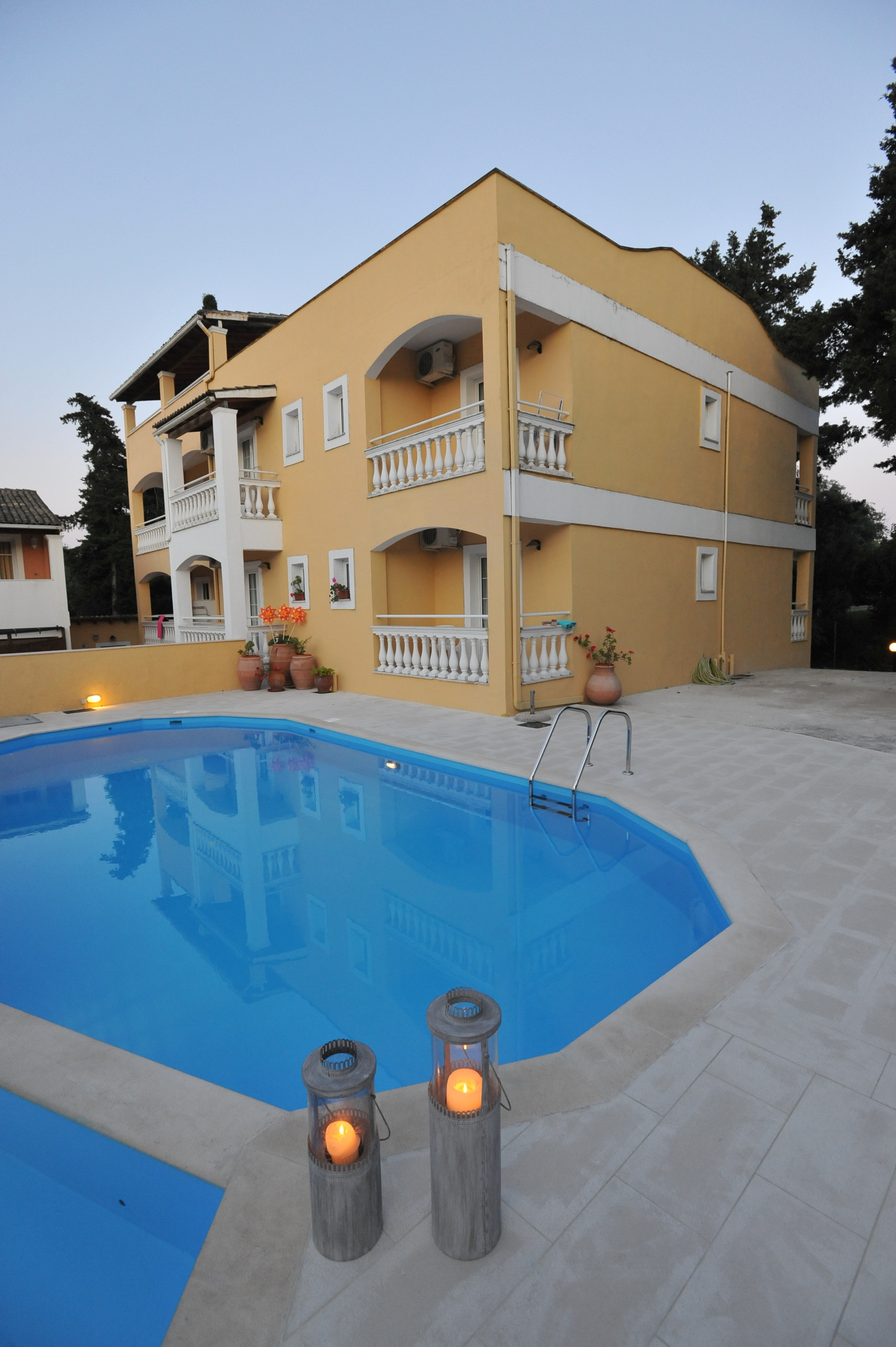 

Milano - Nissaki - Saint Spiridon Hotel
