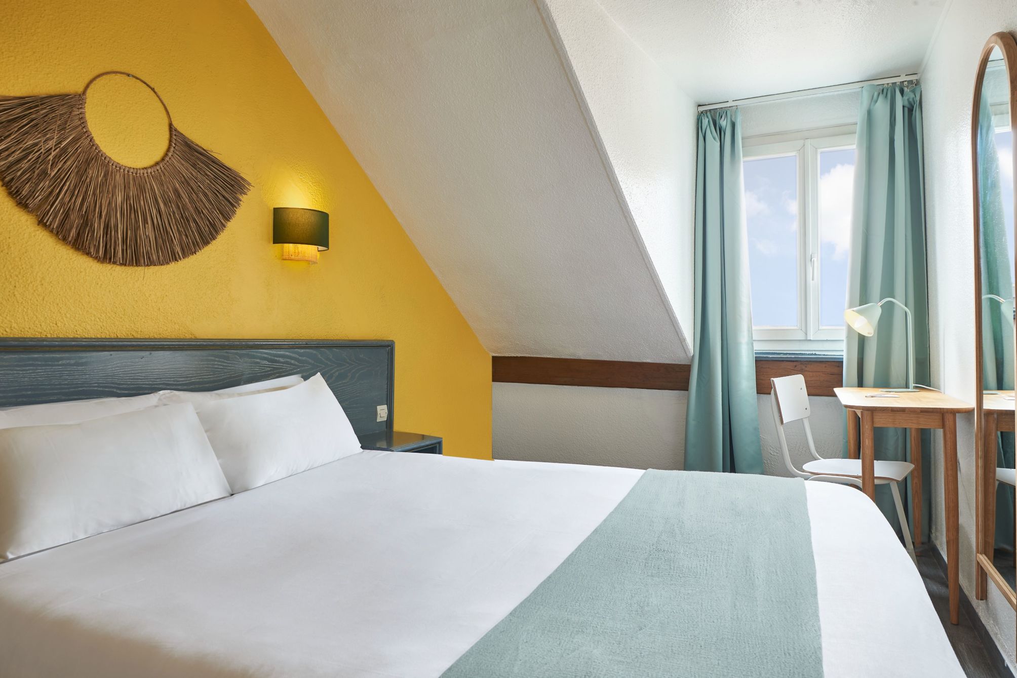 

Genova - Asnières-sur-Seine - Hôtel Kabanel by Happyculture