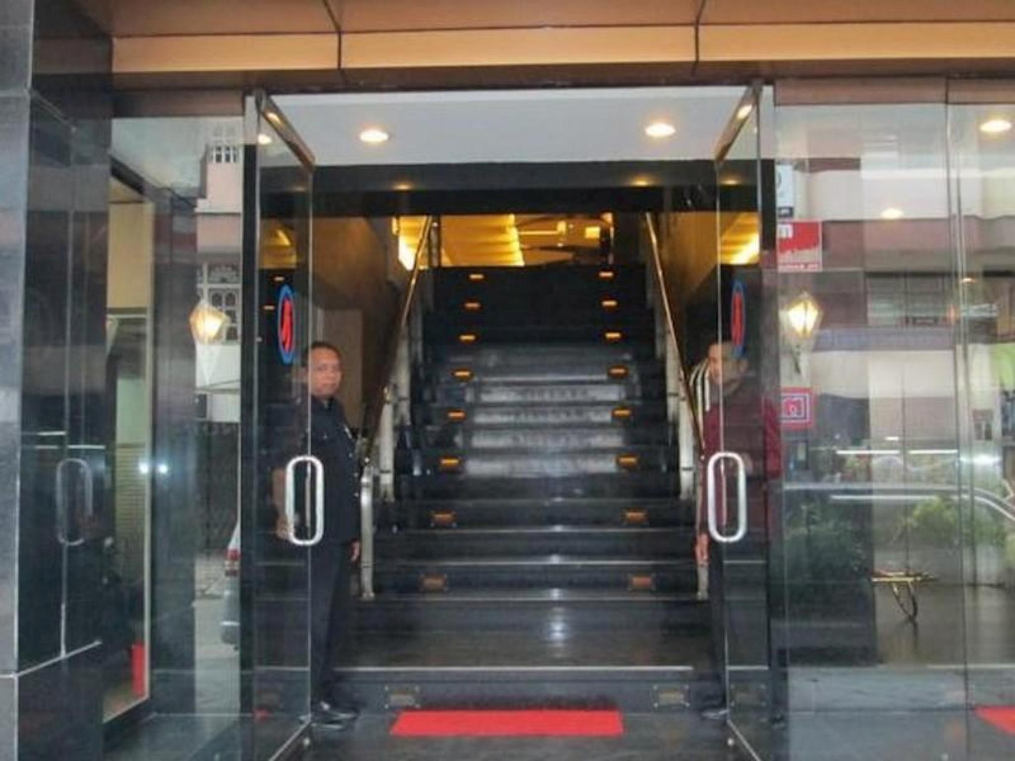 

Roma - Pontianak - Hotel Kini Pontianak