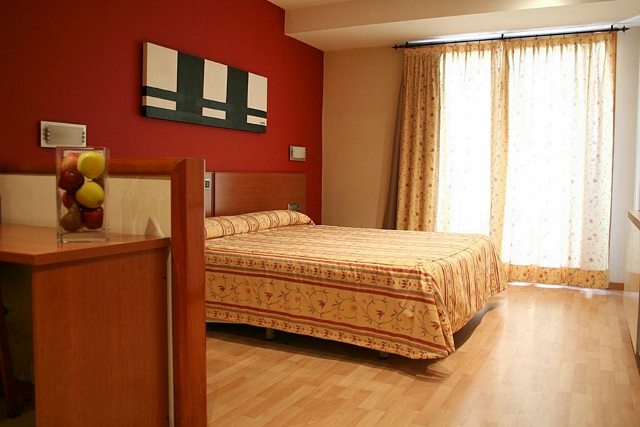 Vila-Sana - Hotel Jardí Apartaments