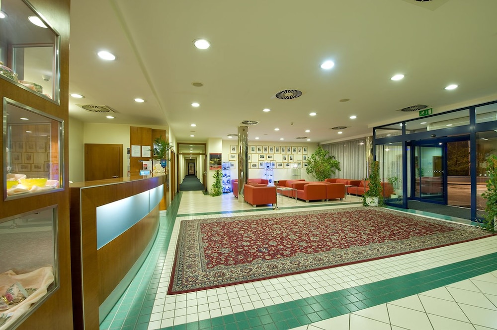 

Torino - Praga, Aeroporto Václav Havel - Ramada By Wyndham Airport Prague