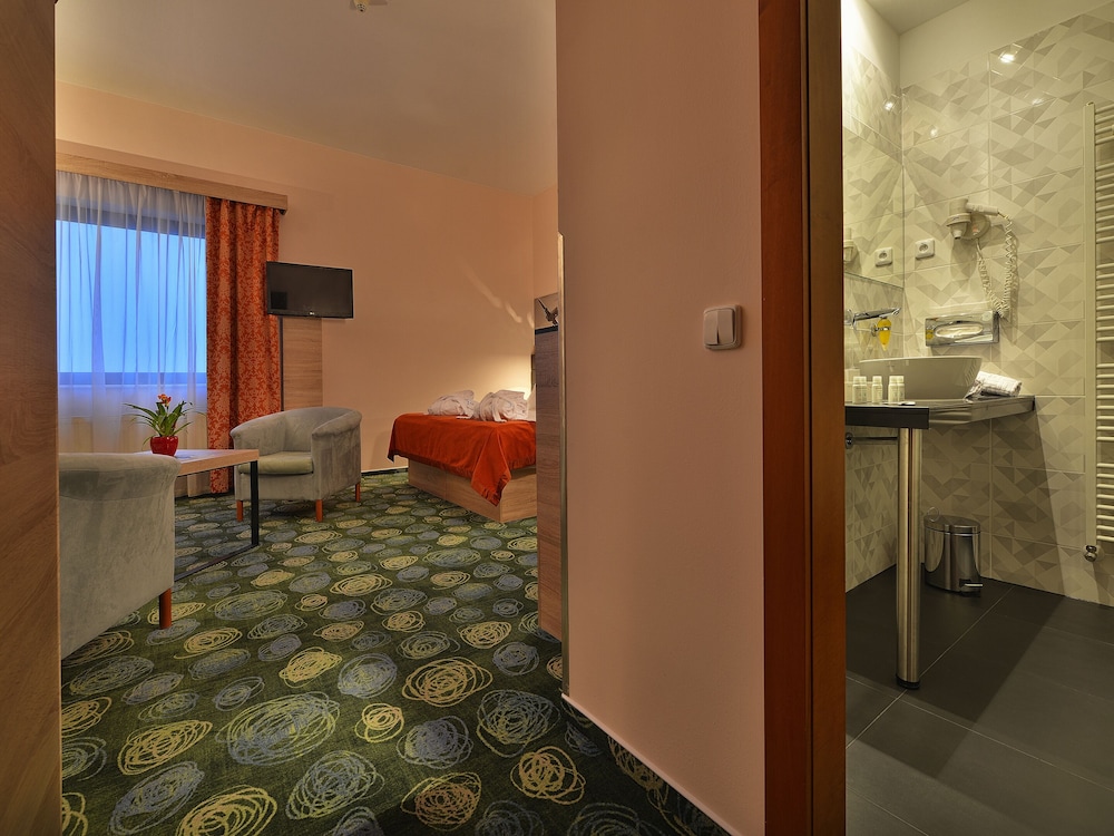 

Cagliari - Praga - Ramada By Wyndham Airport Prague