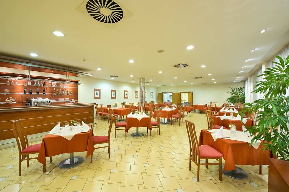 

Bologna - Kněževes - Ramada By Wyndham Airport Prague