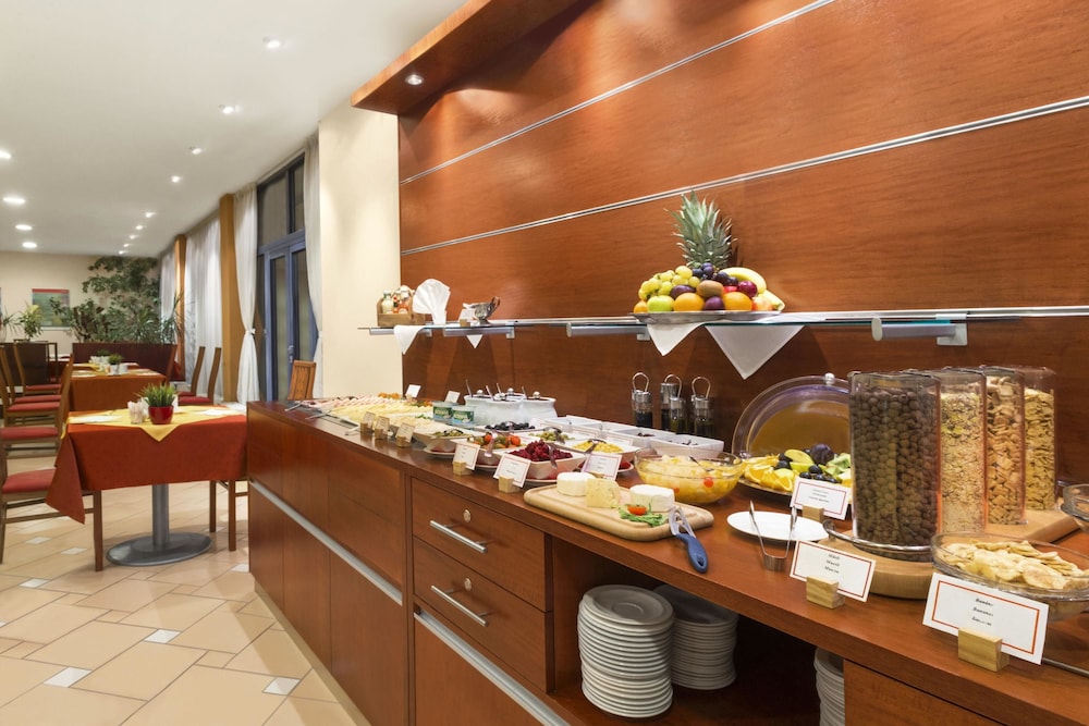

Verona - Praga, Aeroporto Václav Havel - Ramada By Wyndham Airport Prague