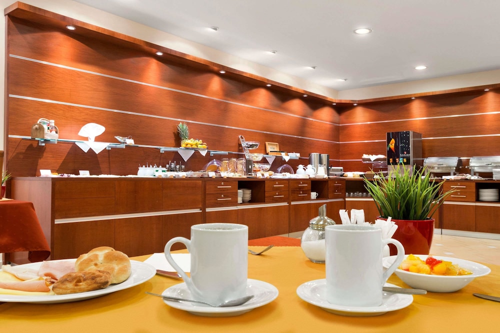 

Bologna - Jeneč - Ramada By Wyndham Airport Prague