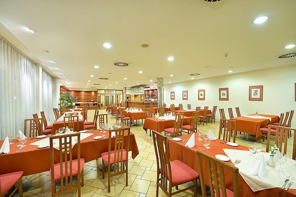 

Trieste - Praga, Aeroporto Václav Havel - Ramada By Wyndham Airport Prague