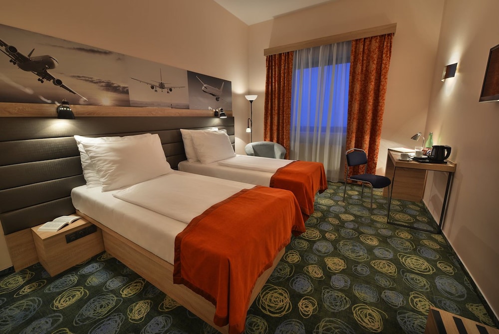 

Brindisi - Praga, Aeroporto Václav Havel - Ramada By Wyndham Airport Prague