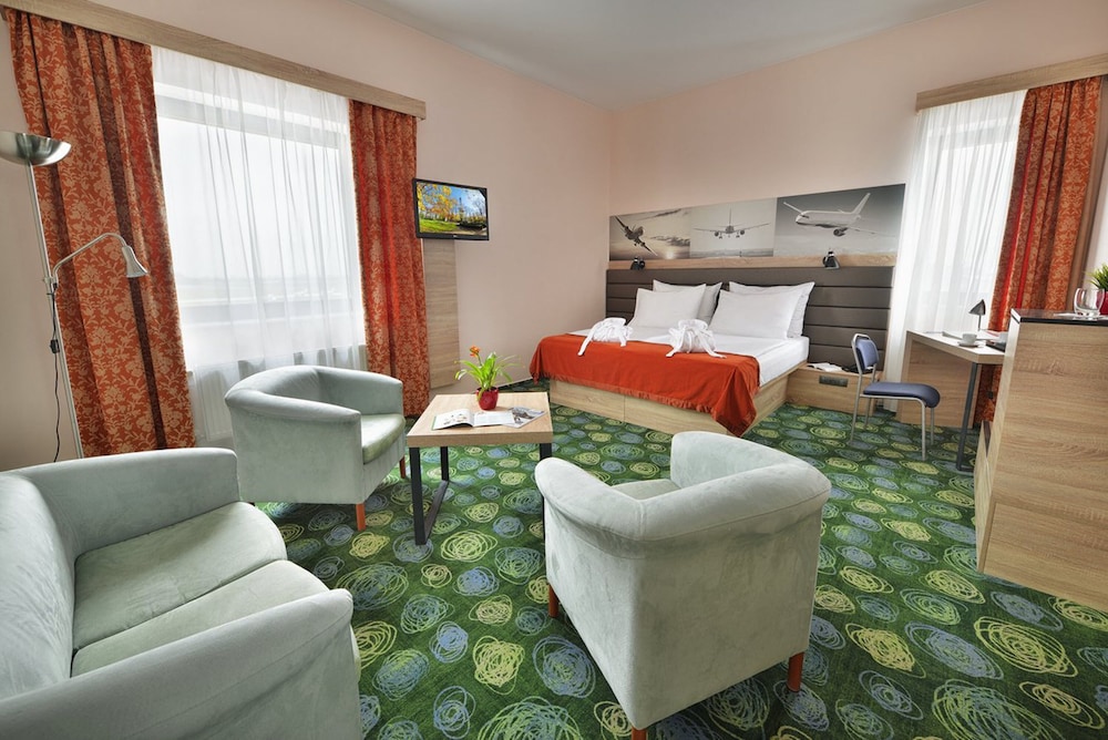 

Bologna - Praga, Aeroporto Václav Havel - Ramada By Wyndham Airport Prague