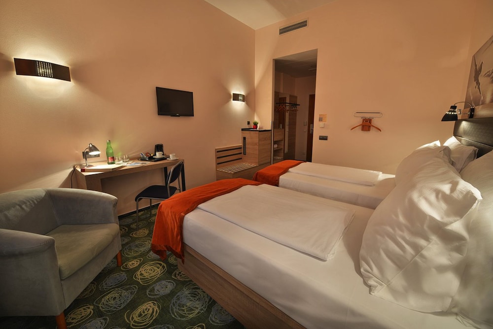 

Bologna - Praga, Aeroporto Václav Havel - Ramada By Wyndham Airport Prague
