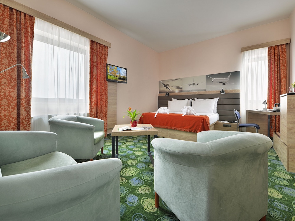 

Bologna - Praga, Aeroporto Václav Havel - Ramada By Wyndham Airport Prague