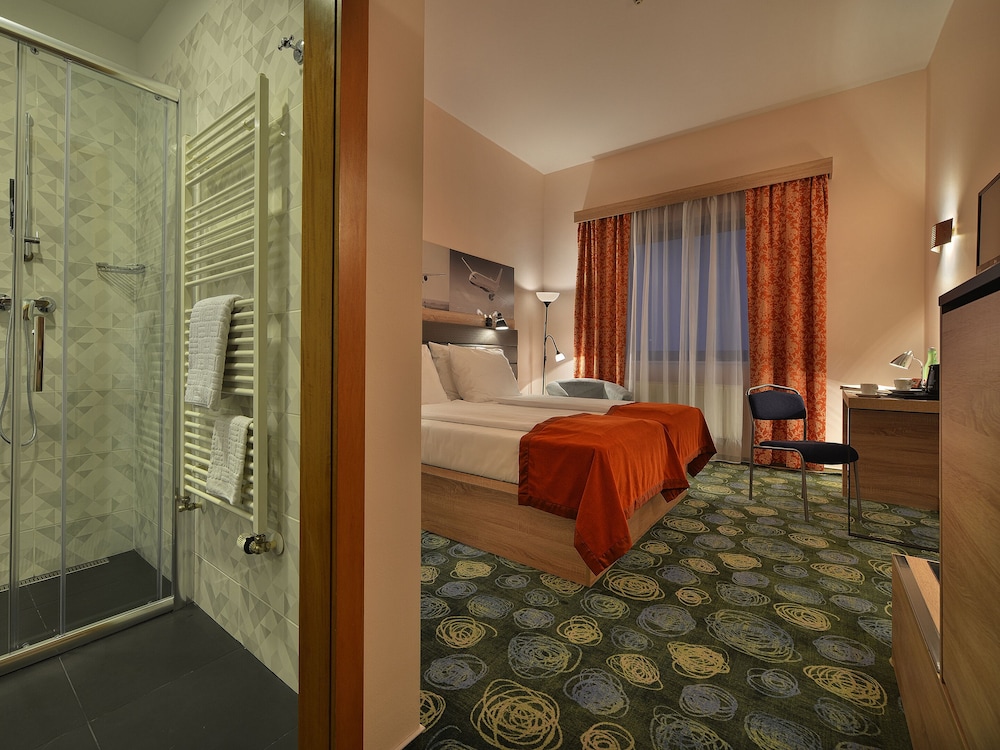

Napoli - Hostivice - Ramada By Wyndham Airport Prague
