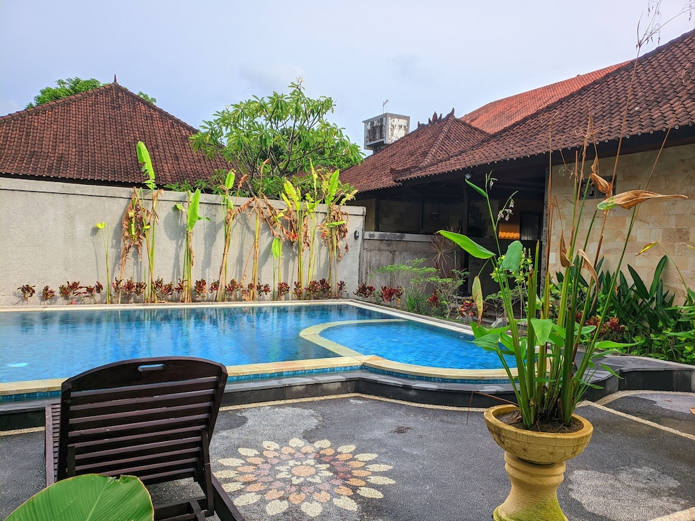 

Roma - Kuta - Bali - Taman Sari Cottages