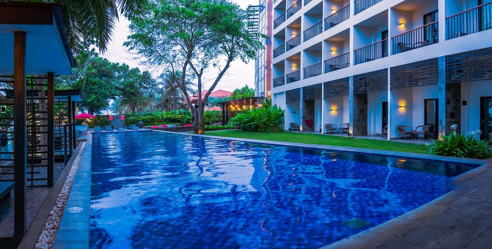 

Milano - Cinangka - Aston Anyer Beach Hotel