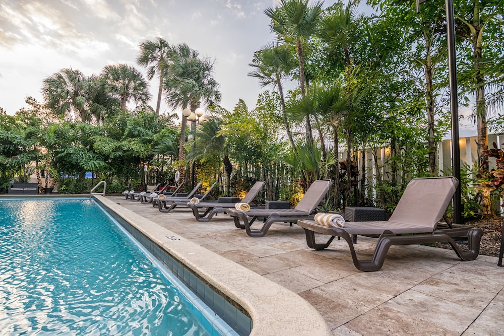 

Milano - South Miami - Regency Miami Airport by Sonesta