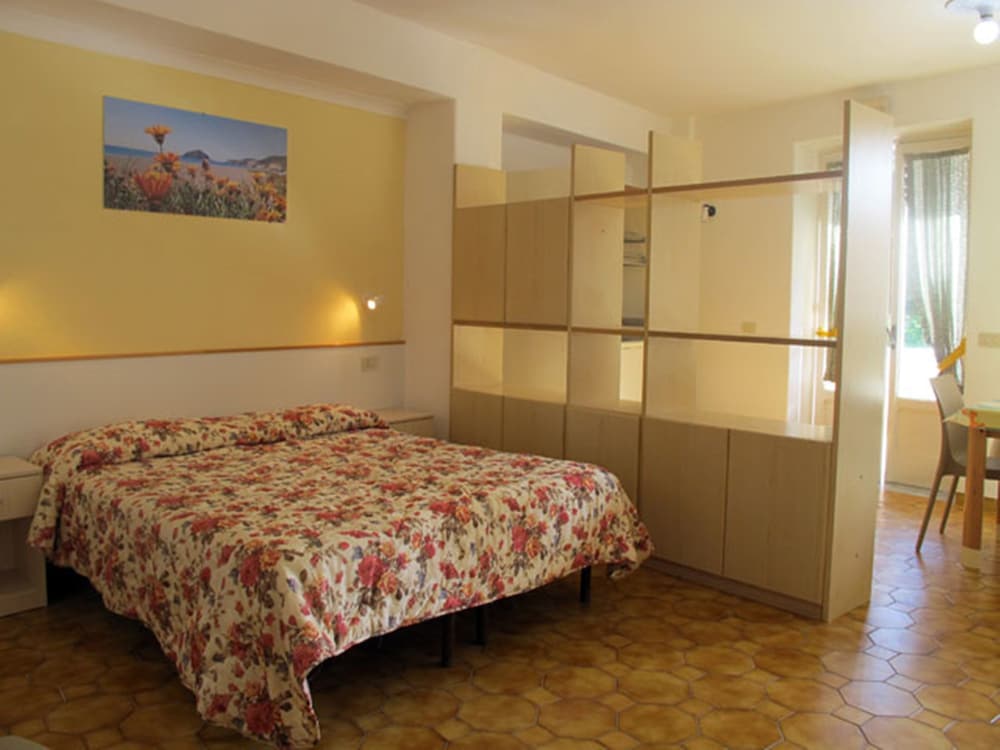 

Milano - Sant'Angelo D'Ischia - Aparthotel Villa Marinù