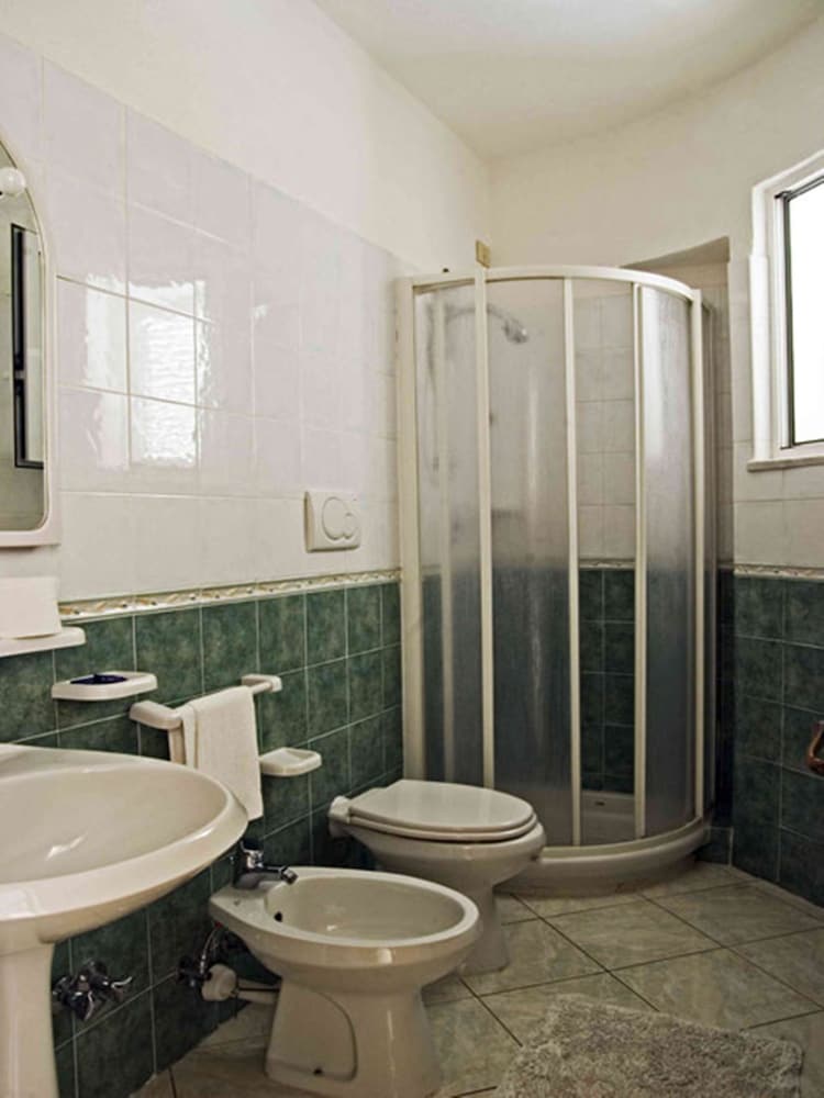 

Milano - Lacco Ameno - Aparthotel Villa Marinù