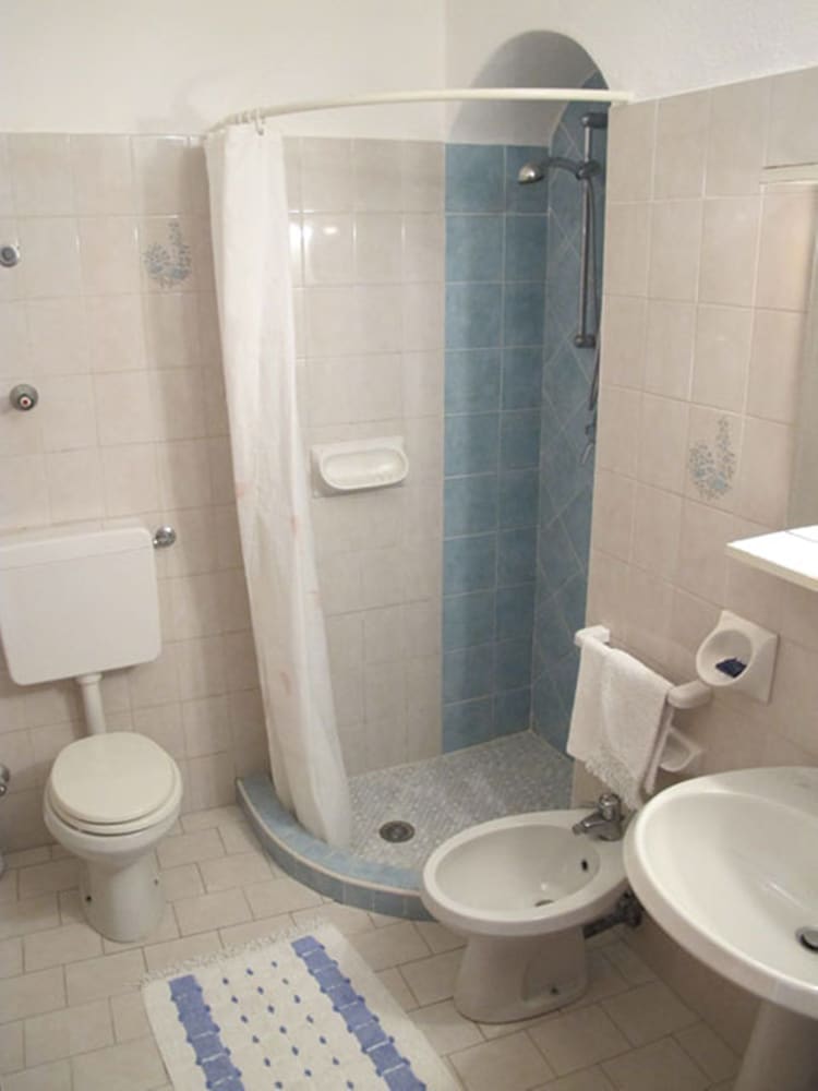 

Milano - Lacco Ameno - Aparthotel Villa Marinù