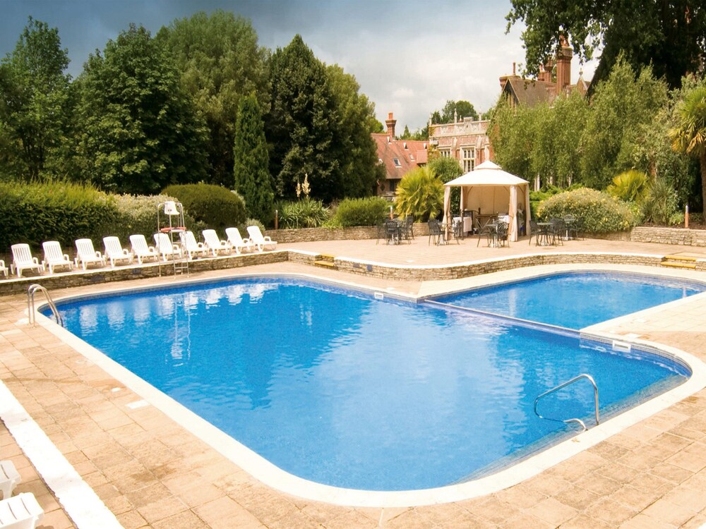 

Roma - Freshwater - Macdonald Elmers Court Hotel