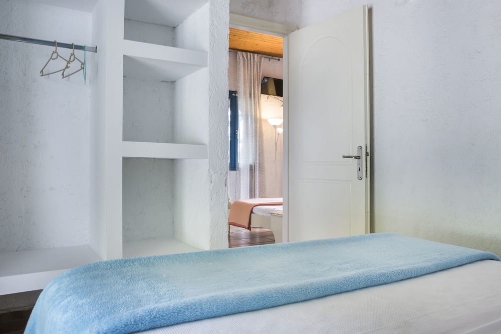

Milano - Lassi - Metaxatos Apartments