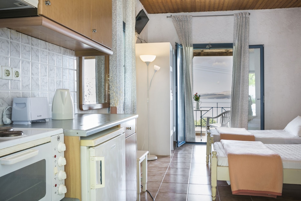 

Brindisi - Lixouri - Metaxatos Apartments
