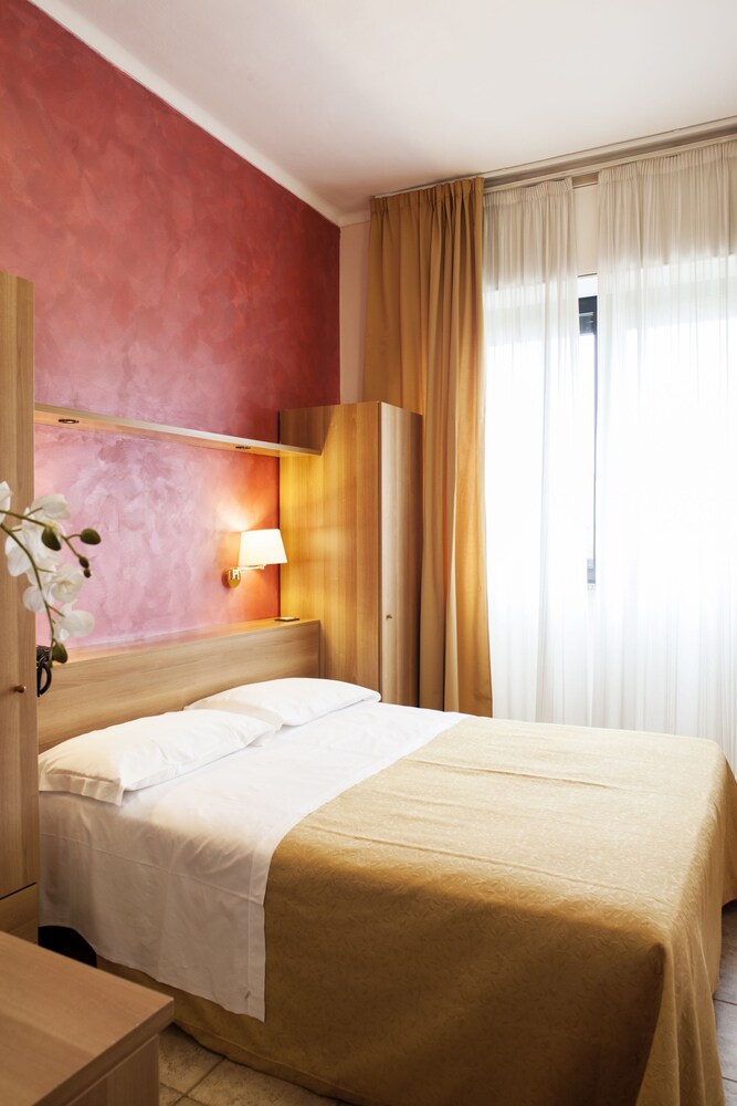 

Brindisi - Moncalieri - Astor Hotel