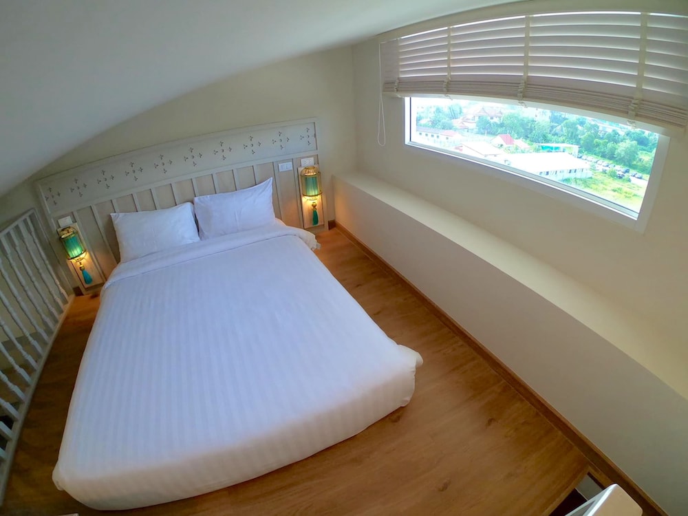 

Napoli - Thalang - Panphuree Residence - SHA Extra Plus