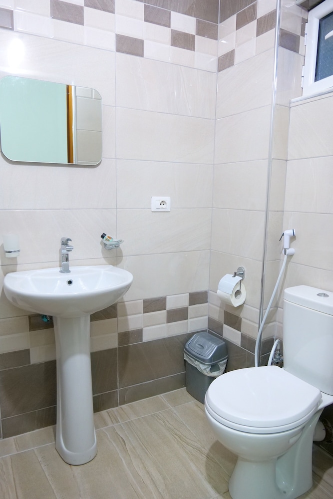 

Comiso - Sarandë - Hotel Rixhi