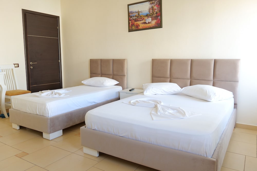 

Palermo - Sarandë - Hotel Rixhi