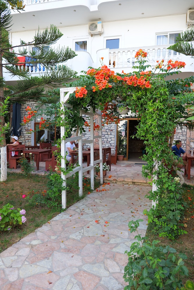 

Roma - Sarandë - Hotel Rixhi