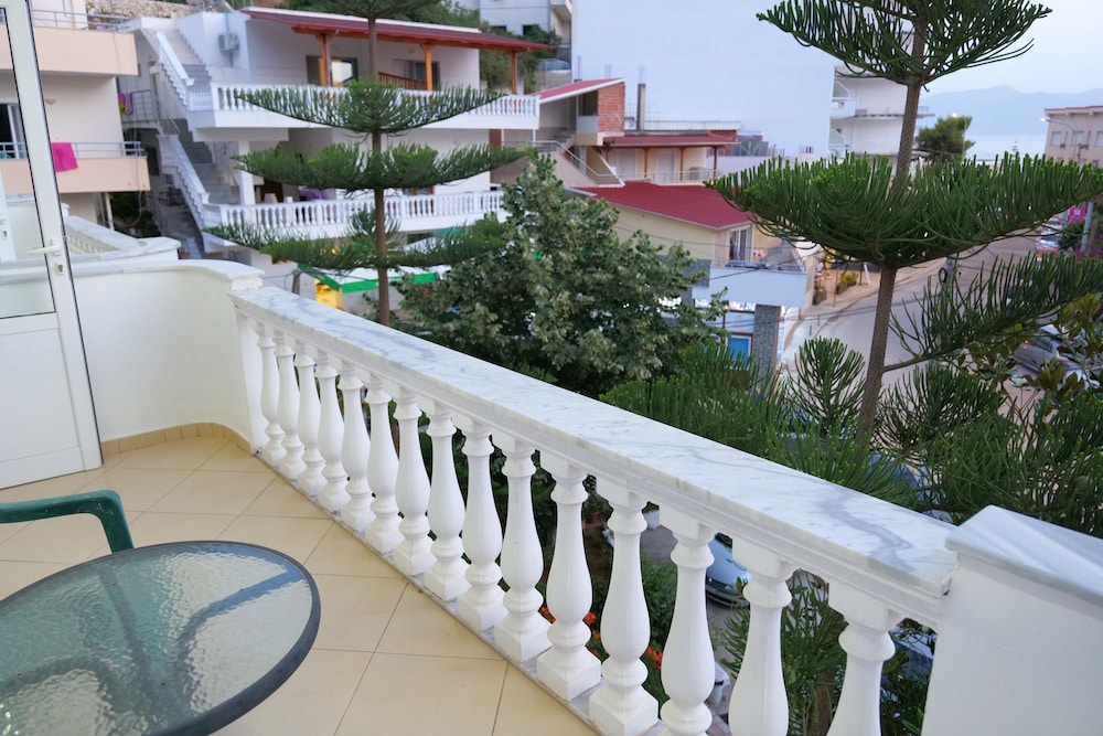 

Roma - Sarandë - Hotel Rixhi