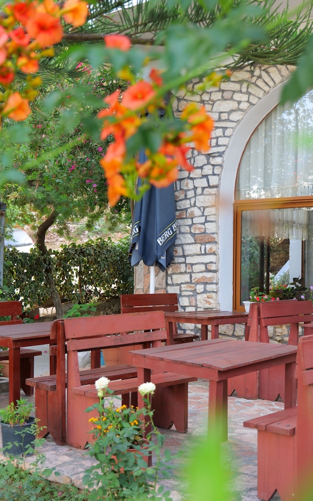 

Bari - Sarandë - Hotel Rixhi