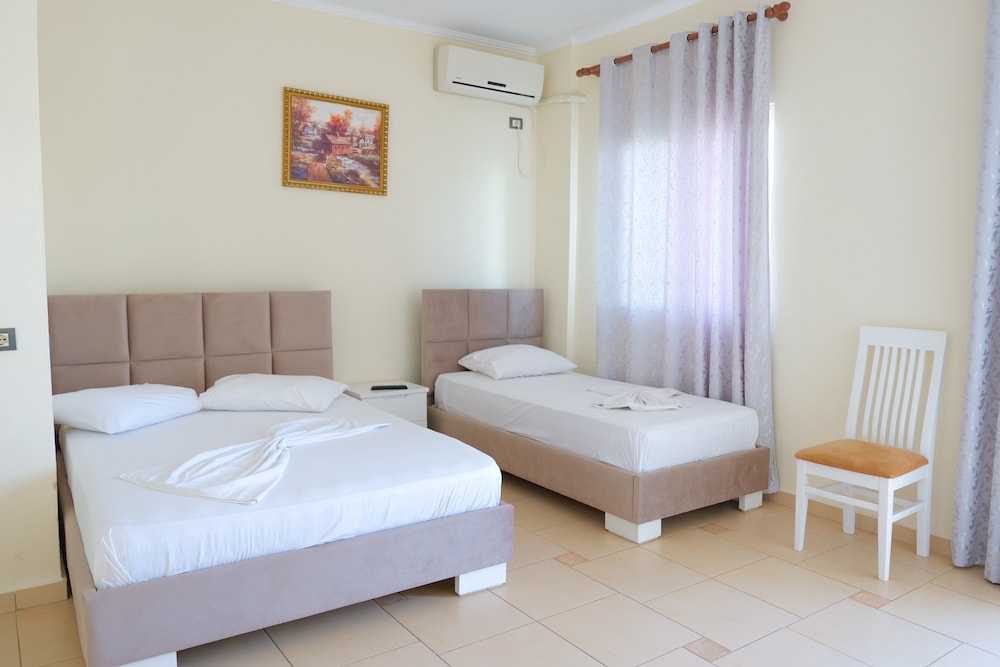 

Catania - Sarandë - Hotel Rixhi