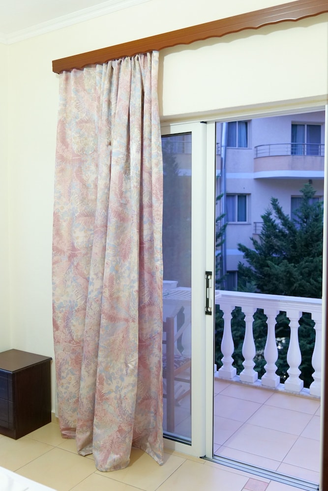 

Bologna - Riviera Albanese - Hotel Rixhi