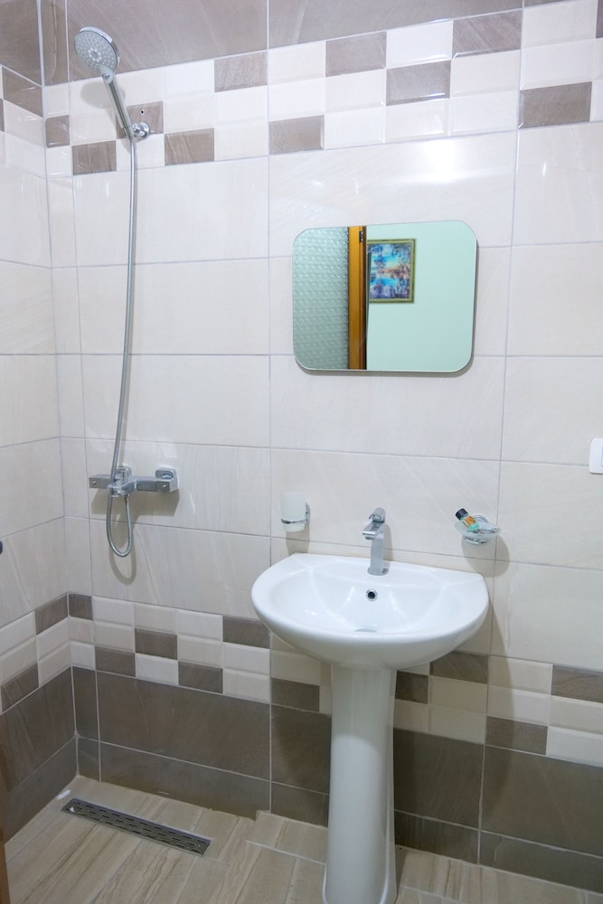 

Roma - Sarandë - Hotel Rixhi