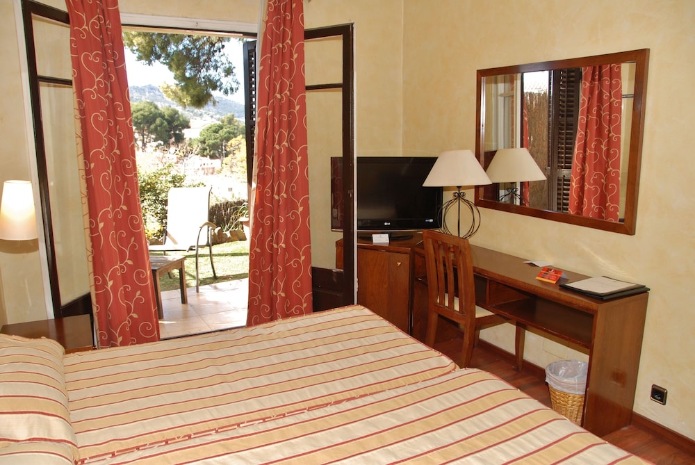 

Bari - Sant Joan Despi - Hotel El Castell
