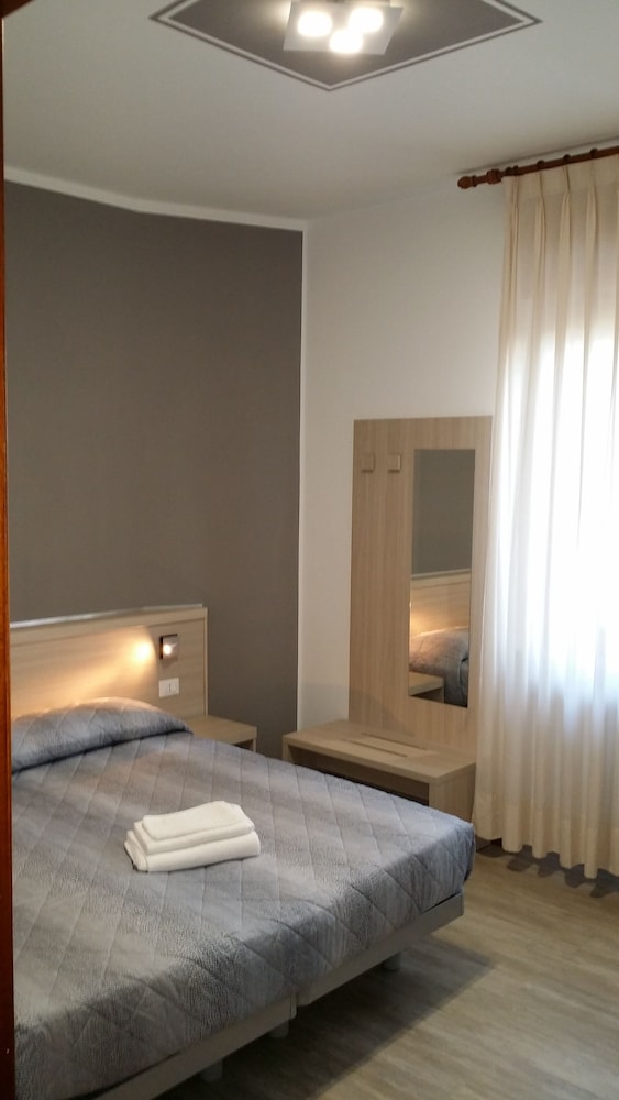 

Bari - San Francesco al Campo - Flying Hotel