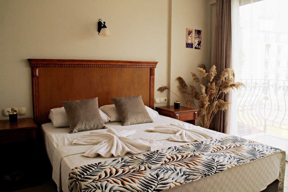 

Bologna - Kusadasi - Rosy Suites Hotel