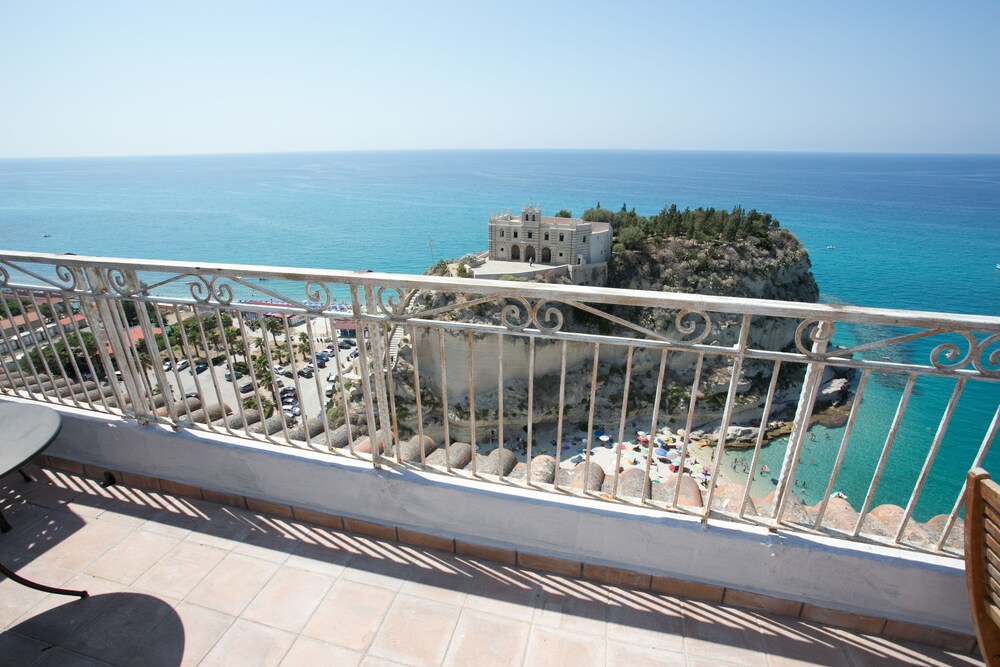 

Milano - Calabria, Mare Italia - Hotel Villa Antica
