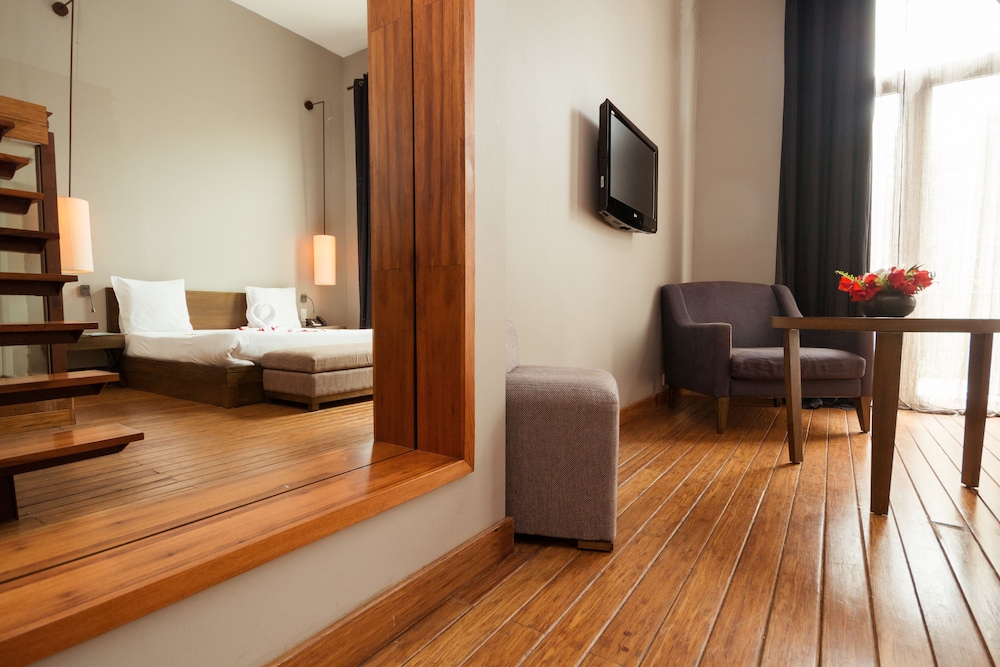 

Palermo - Antananarivo - Le Louvre Hôtel & Spa