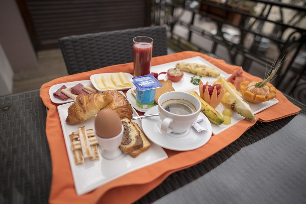 

Verona - Antananarivo - Le Louvre Hôtel & Spa