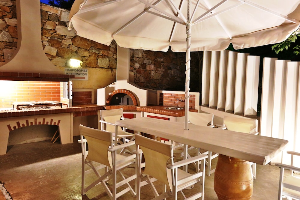 

Milano - Syros - Ventoura Studios & Apartments