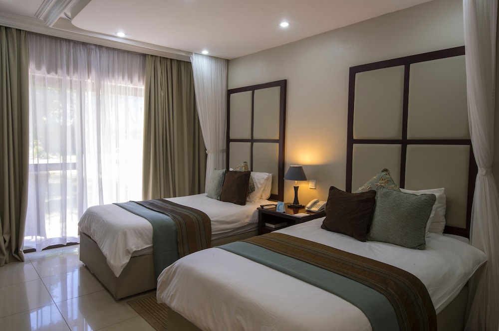 

Roma - Victoria Falls - A'Zambezi River Lodge