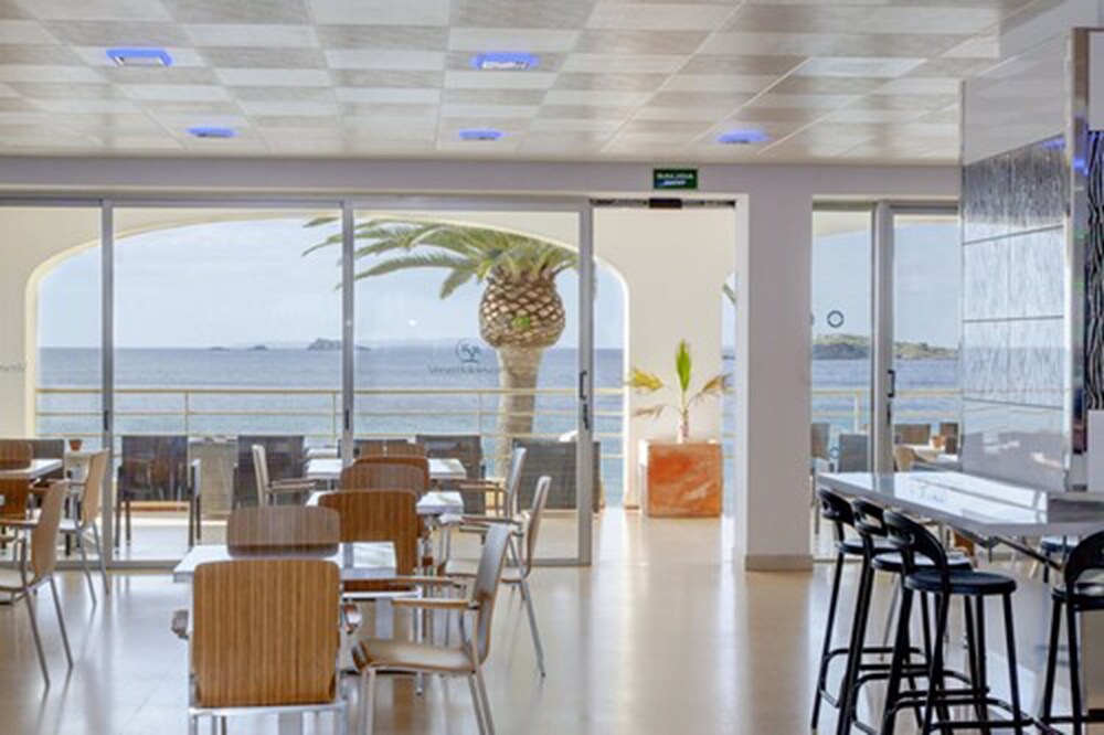 

Cagliari - Playa d'en Bossa, Ibiza - Hotel Ibiza Playa