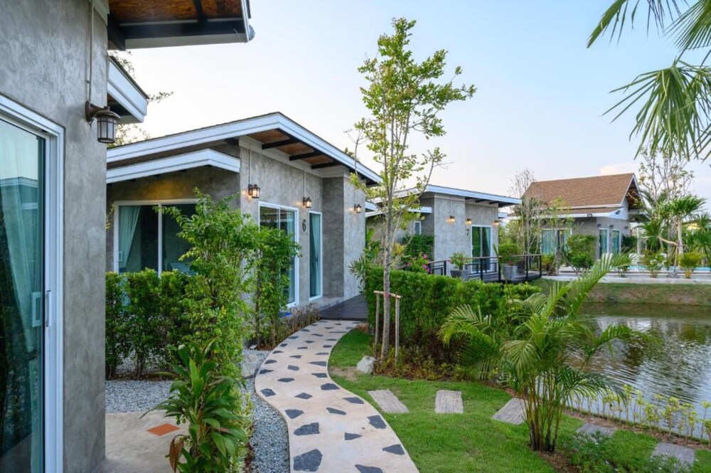 

Venezia - Si Sunthon - Loftpical Resort