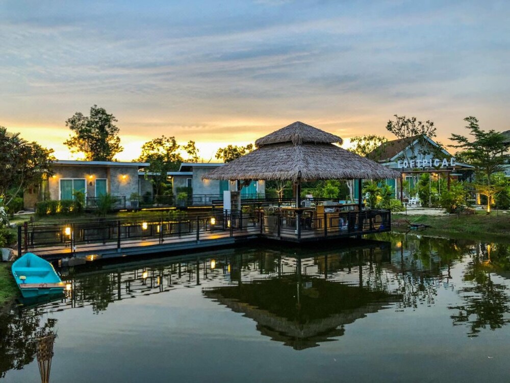

Verona - Si Sunthon - Loftpical Resort