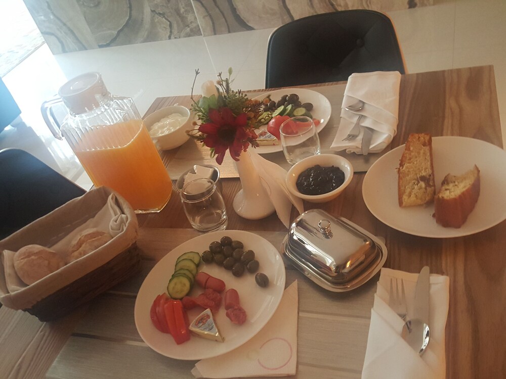 

Bari - Tirana - Park Hotel