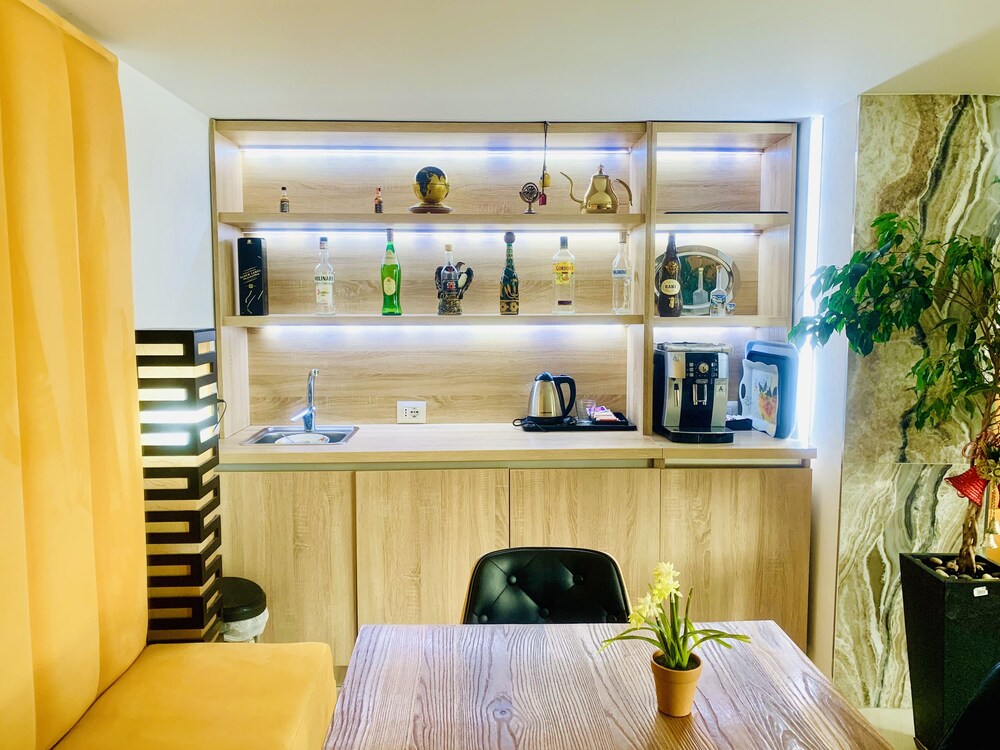 

Lamezia Terme - Tirana - Park Hotel