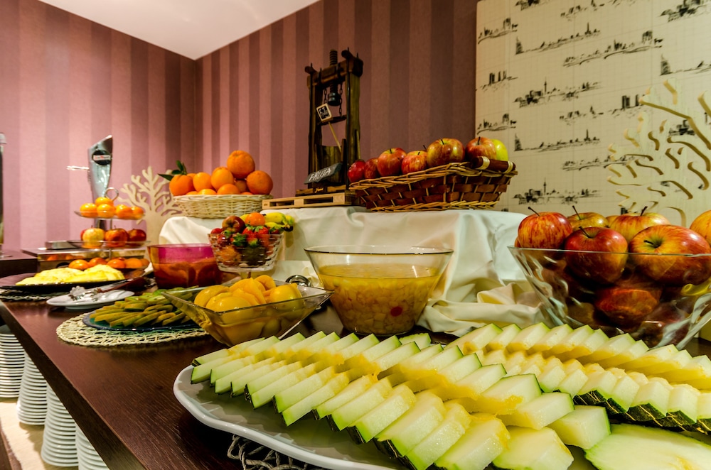 

Palermo - San Juan de Aznalfarache - Hotel YIT Vía Sevilla Mairena